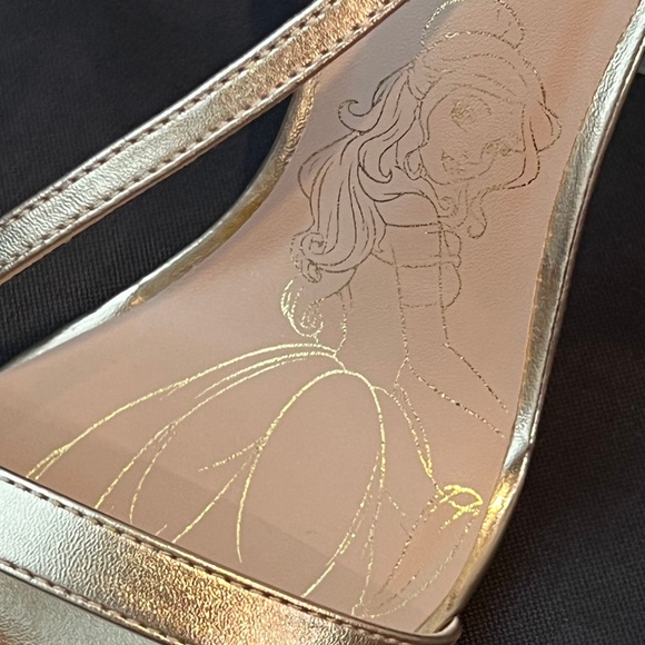ALDO DISNEY Gold Rose Heels - Size US6.5 - Picture 4 of 9